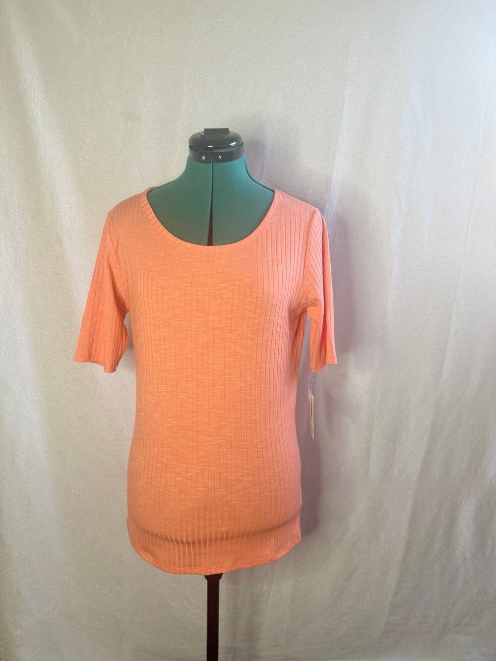 NWT Lularoe Gigi top size medium.